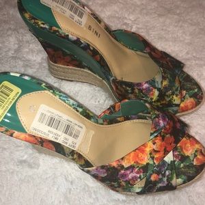 Gianni Bini Wedges teal floral brand new